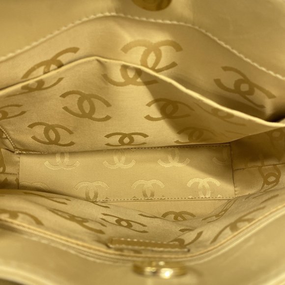 CHANEL Lambskin Beige Tote Bag Wild Stitch 23.5cm x 23cm - Picture 4 of 15